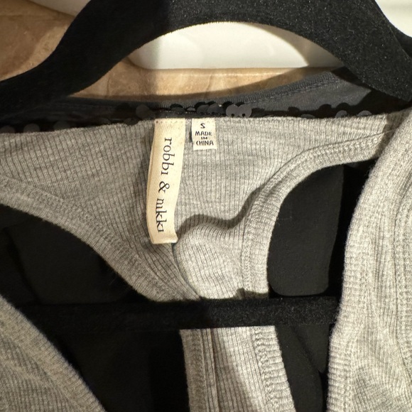 ROBBI & NIKKI women’s gray tank with black sequin balero. Size S - Picture 3 of 3
